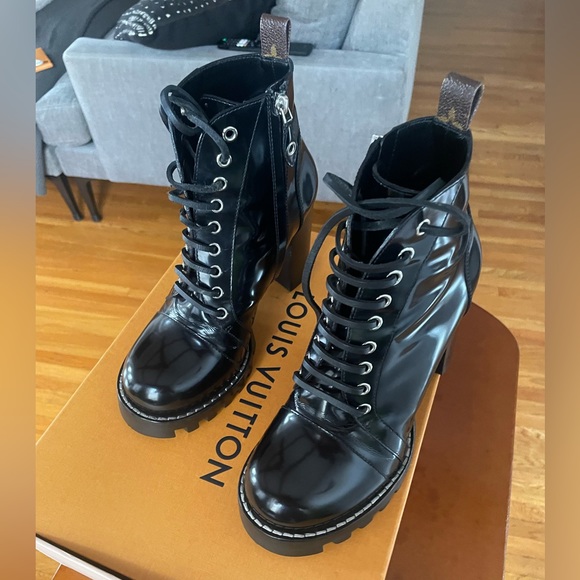 Louis Vuitton - Star Trail - Black Patent Leather Ankle Boots - Picture 2 of 16